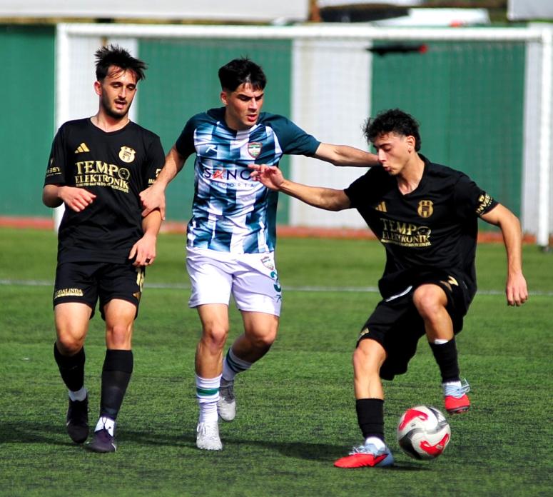 KÜÇÜKÇEKMECESPOR, İKİNCİ YARIDA AÇILDI: 3-0